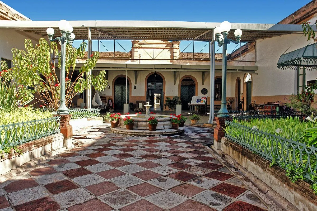 Fábrica La Aurora: Art, Design and Must-See Galleries