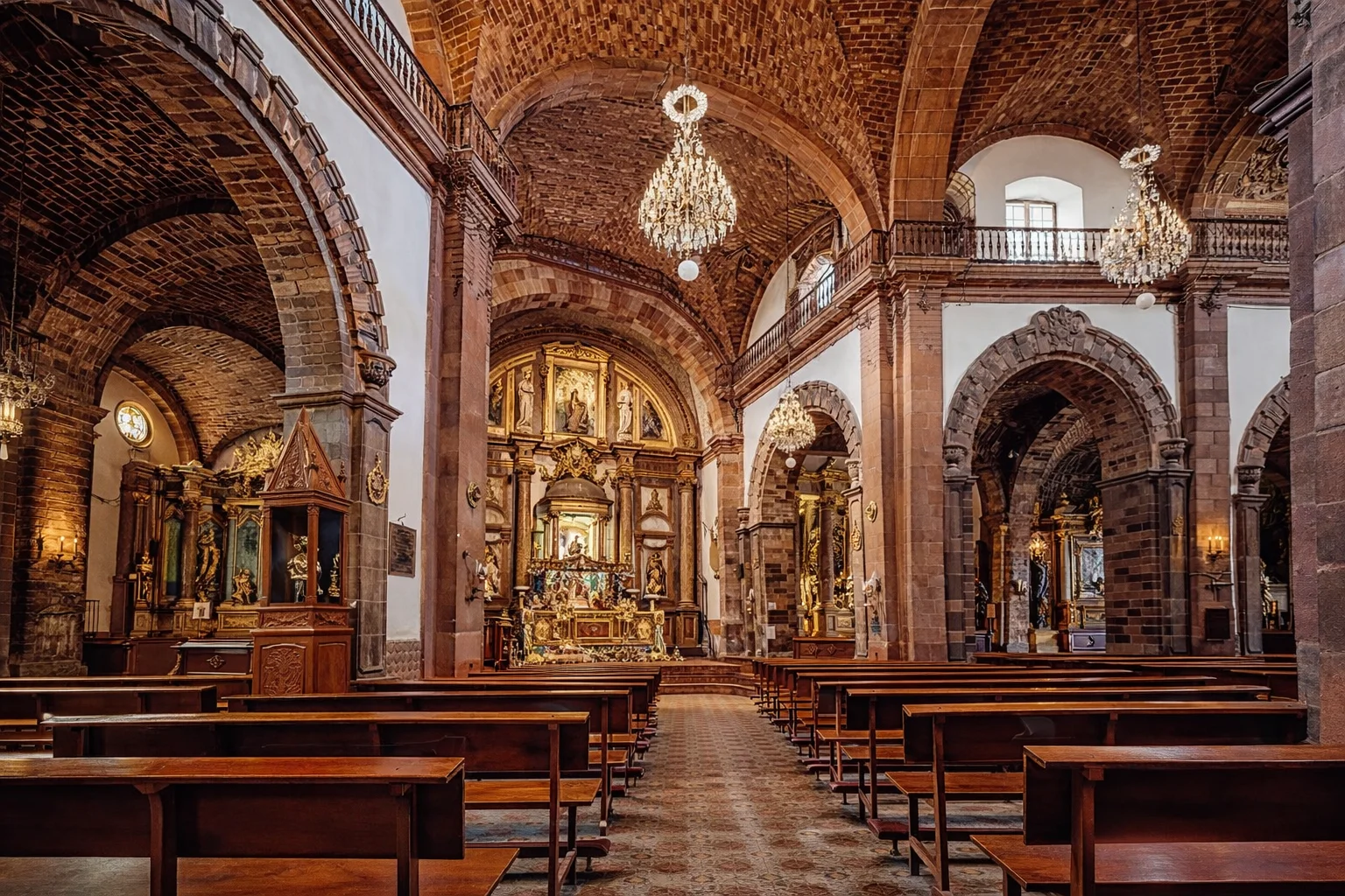 Interior de iglesia colonial San Miguel de Allende